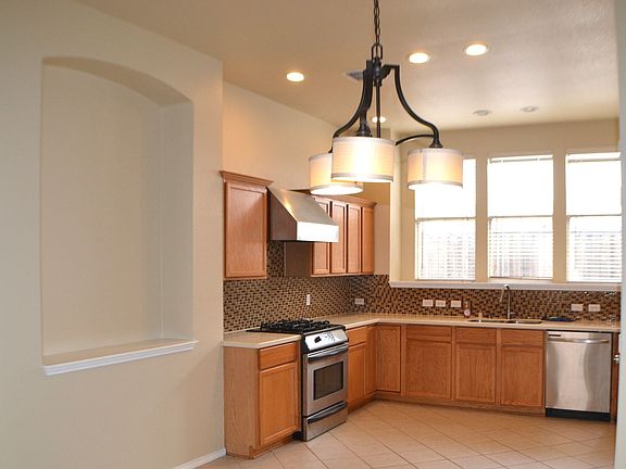 5th image of 1013 Clear Creek Dr