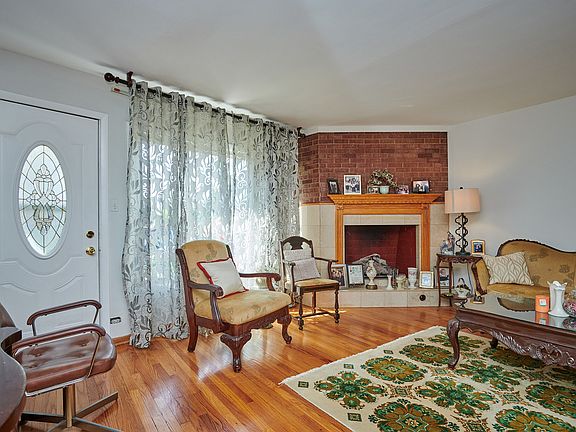 5th image of 2911 W Glenlake Ave