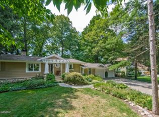 3206 Thorncrest Dr SE, Grand Rapids, MI 49546