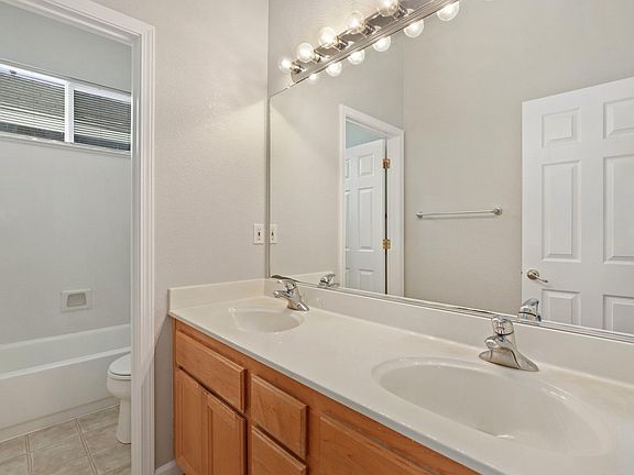 3rd image of 4824 Darlington Ln