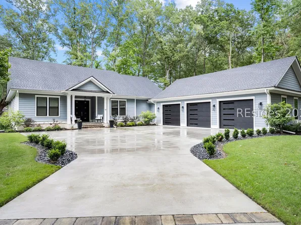 14 Links Dr, Okatie, SC 29909