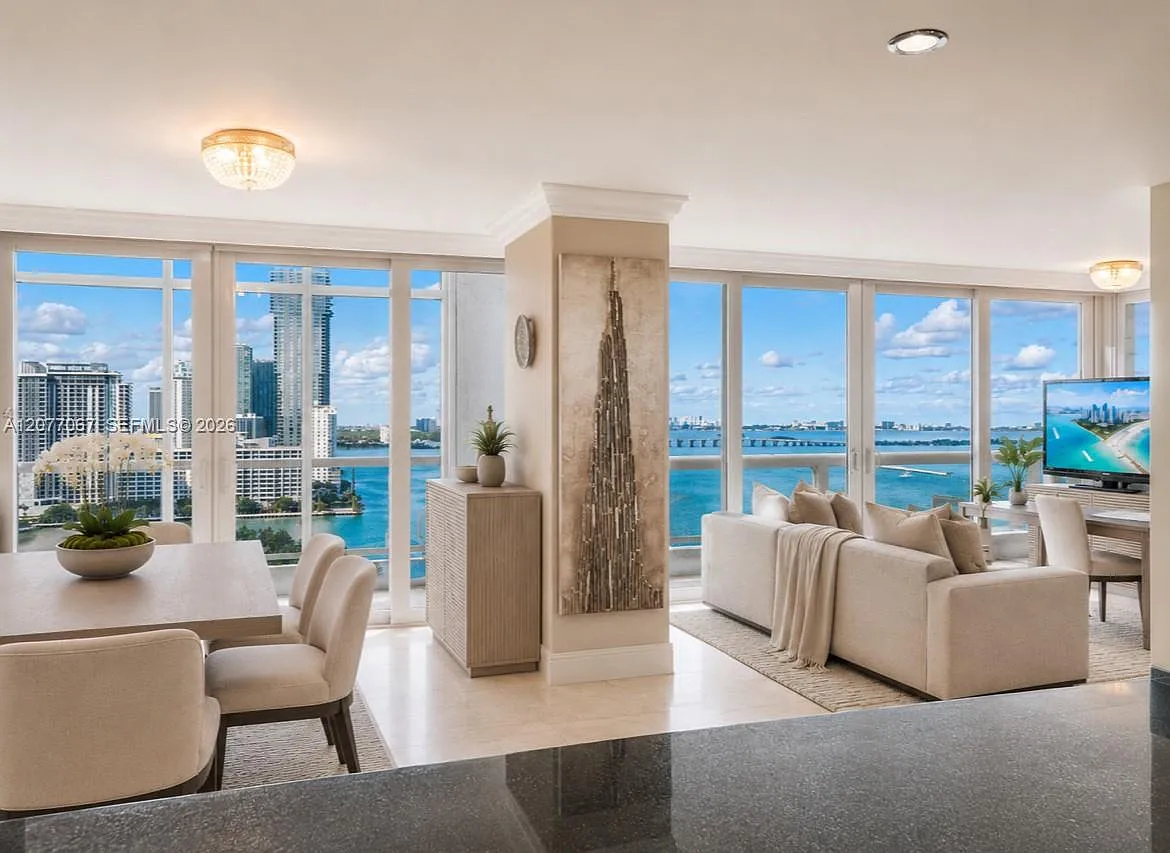 Venetia Condo — Photo 4