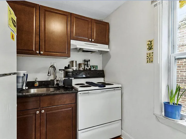 1615 Fontain St — Photo 10