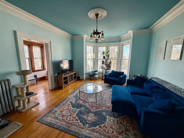 76 Vinton St #2, Providence, RI 02909