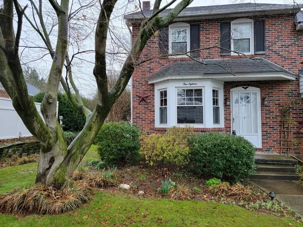 418 S Cherry St, Lititz, PA 17543