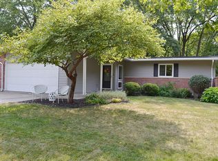 7701 Hickory Ln, Lincoln, NE 68510