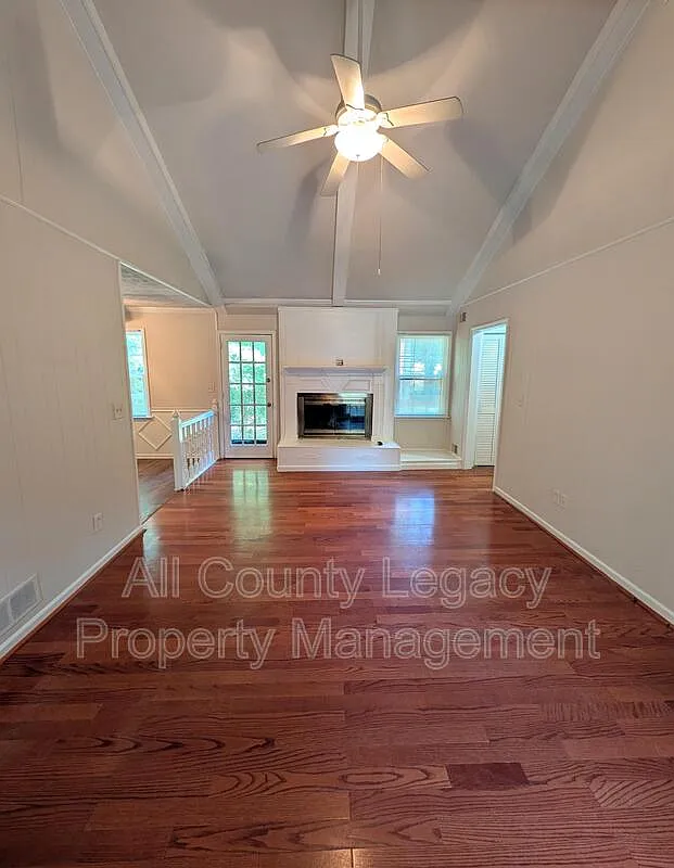 4 bed, 3.0 bath, 2450 sqft, $2,495 — Photo 3