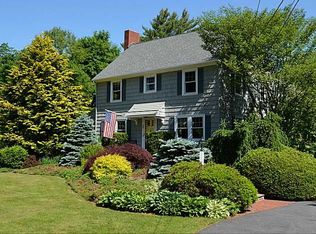 28 Jennys Ln, Barrington, RI 02806