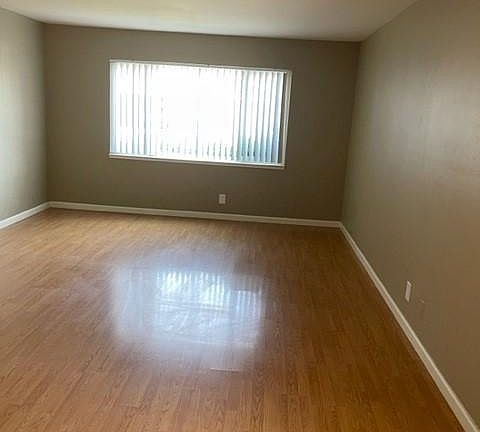 4th image of 2104 Royal Dr #4