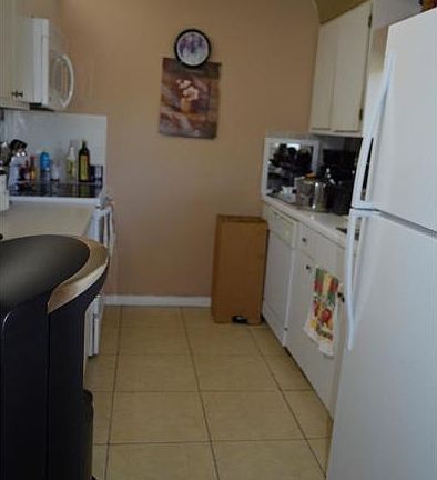 5th image of 163 Lakeview Dr APT 202