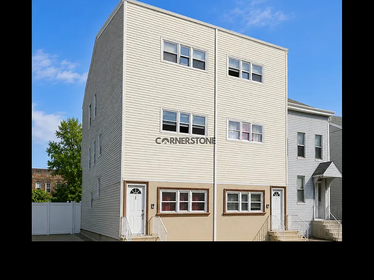 549 Summer St — Photo 9