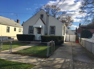 14 3rd St, Elmont, NY 11003