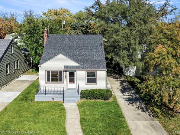 19757 Kingsville St, Harper Woods, MI 48225