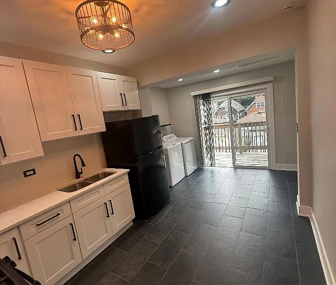 3430 N Keeler Ave — Photo 14