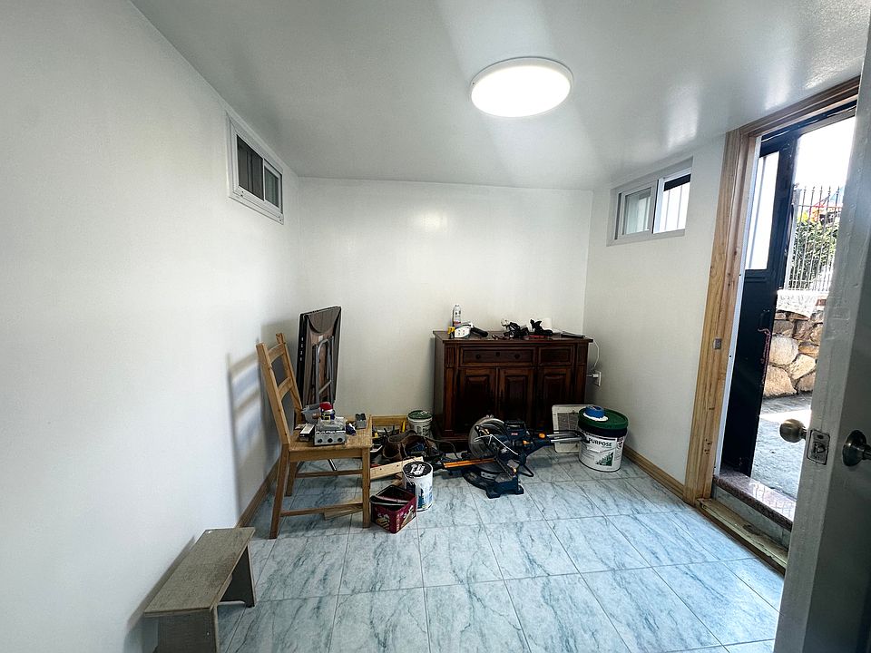 1st image of 10 Ellington St #01