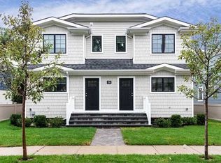 54 Ashwood Rd #B, Pt Washington, NY 11050