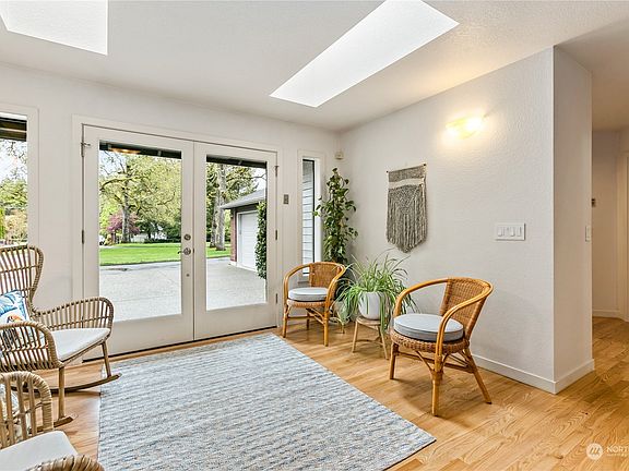 4th image of 6511 86th Avenue Ct W