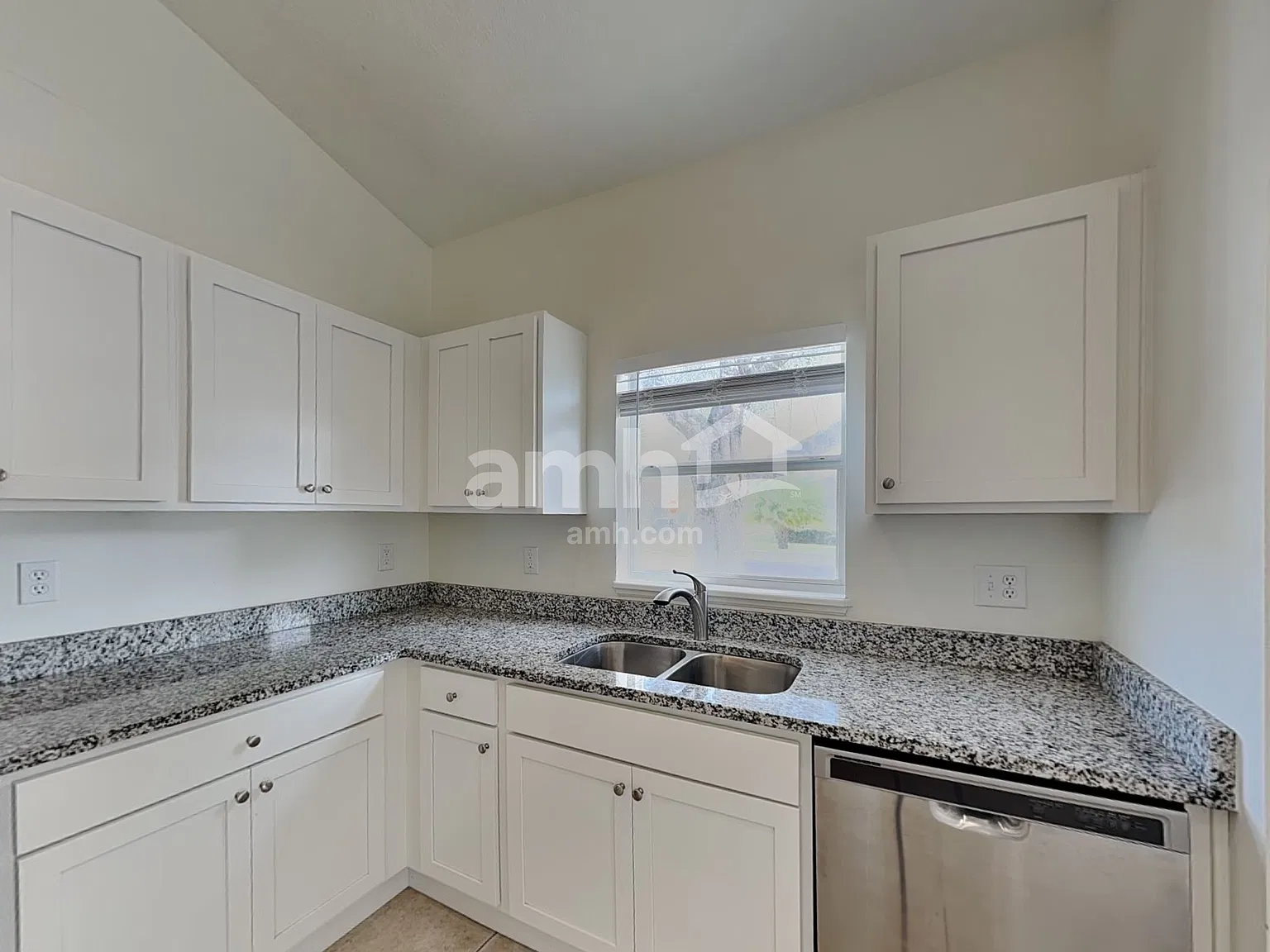 4 bed, 2.5 bath, 2321 sqft, $2,750 — Photo 4