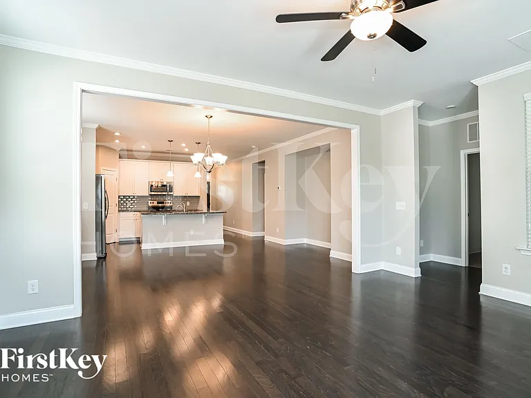 112 Keats Aly — Photo 3