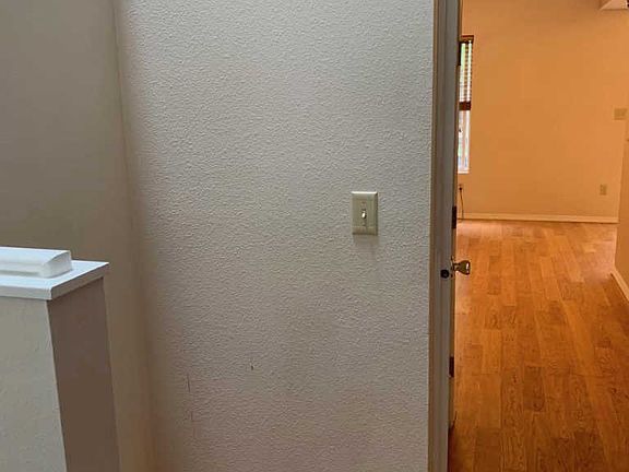 4th image of 843 Emma Ct