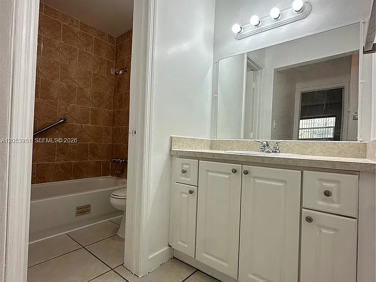1008 NW 45th Ave #12 — Photo 13