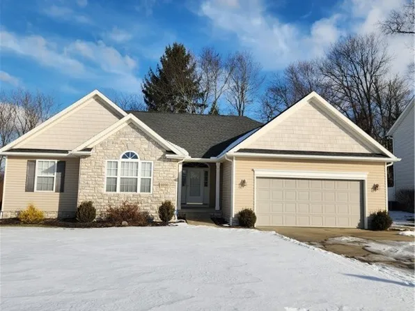 4090 Whispering Springs Ln, Mogadore, OH 44260