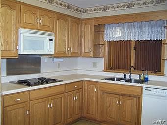 2nd image of 902 W Sloan Ave