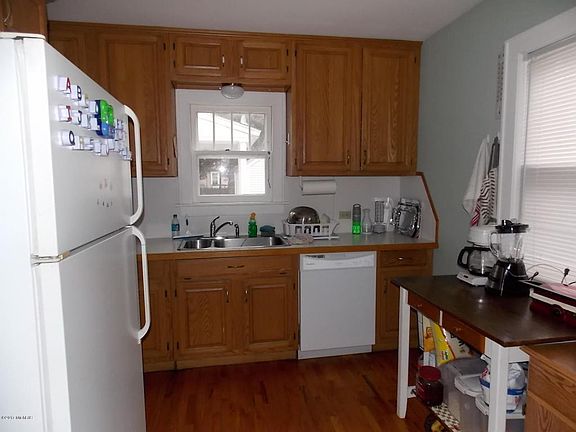 2nd image of 113 Rosemary St SE