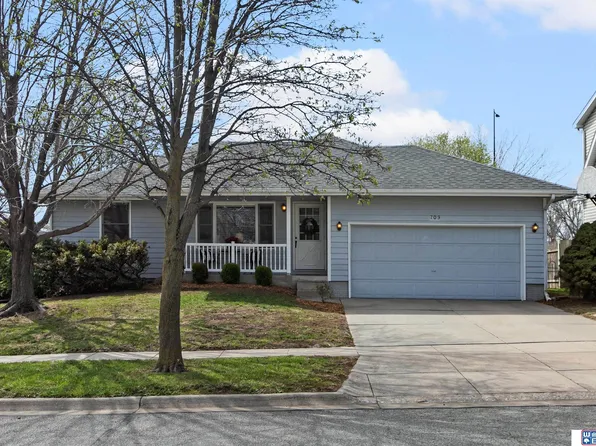 709 W Jennifer Dr, Lincoln, NE 68521
