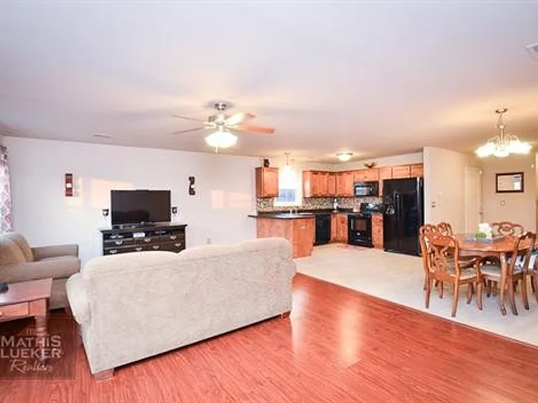 1718 Sutter Woods Rd — Photo 4