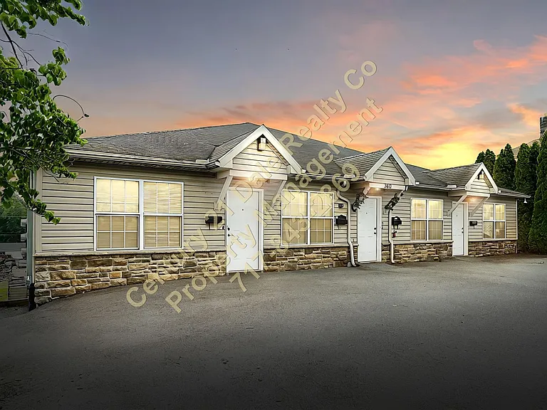 360 W Market St #B — Photo 2