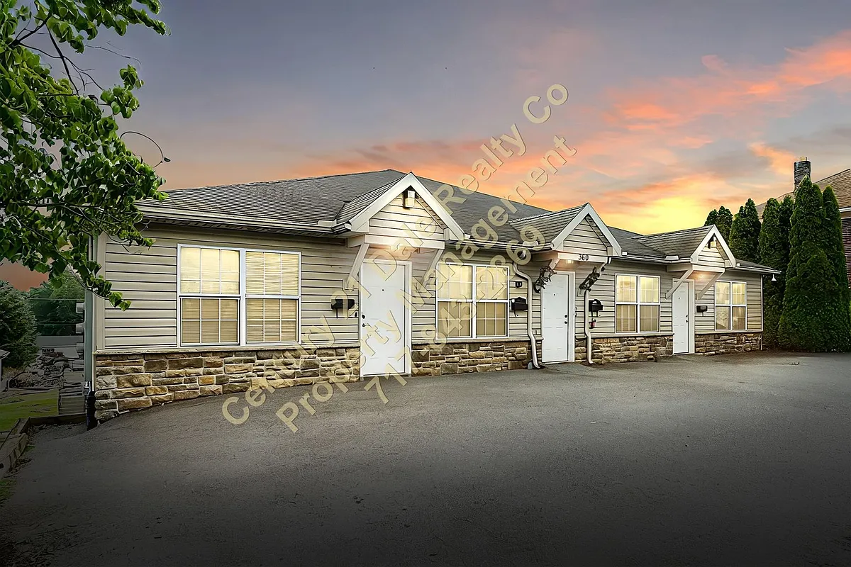 Building Photo - 360 W Market St #B
