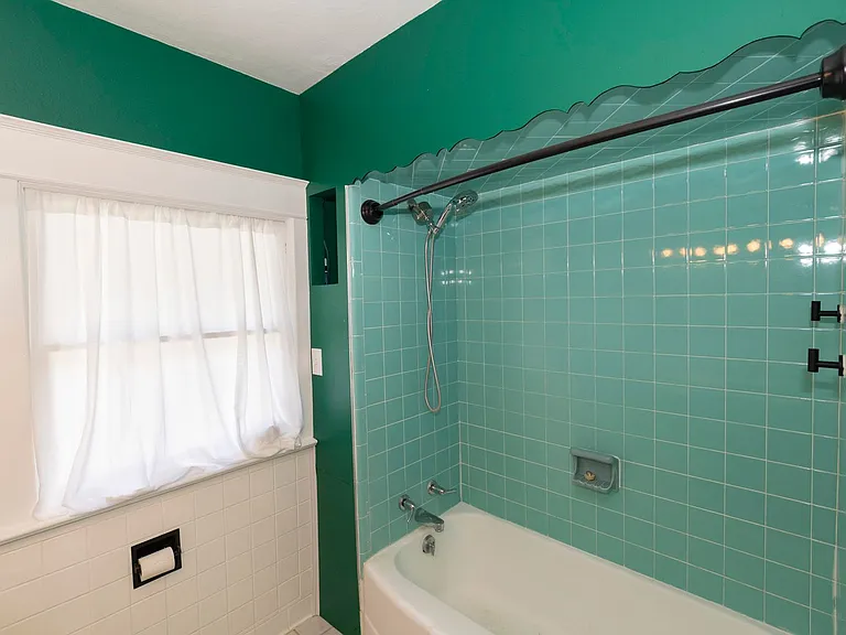 1106 Woodward Ave — Photo 19