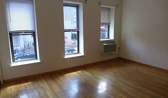 4th image of 284 7th Ave Ste 2