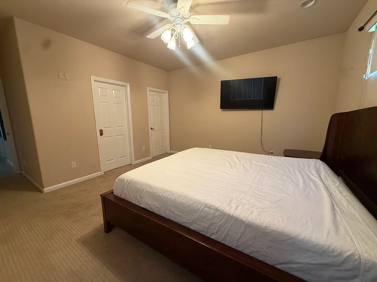 3 bed, 2030 sqft, $1,350 — Photo 2