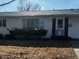 2737 Broadmoor Dr, Rockford, IL 61108