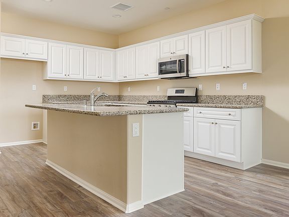 Kitchen with large island