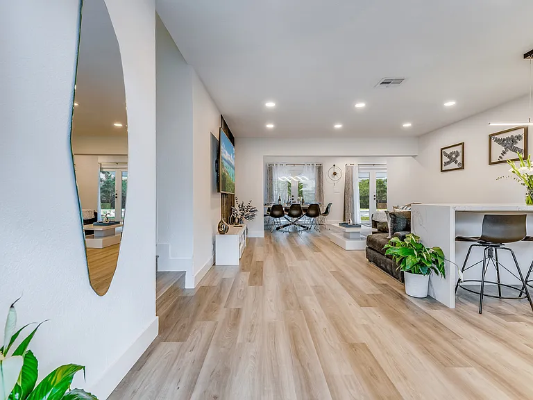 834 SW 14th Ct — Photo 11