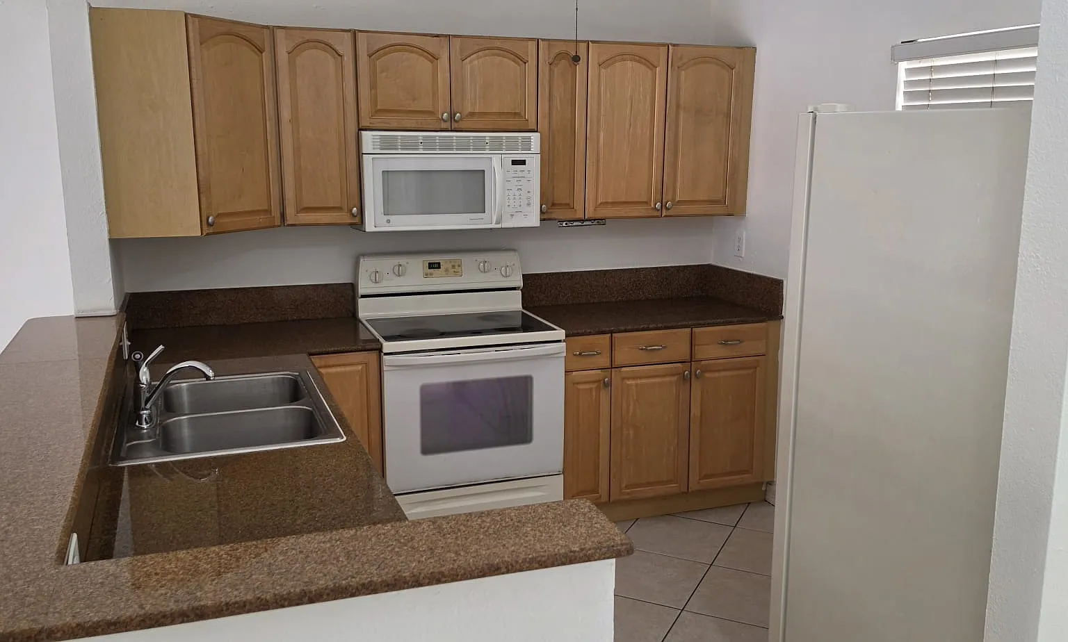 2 bed, 908 sqft, $2,400 — Photo 3