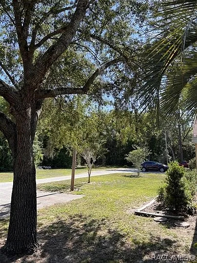 S Suncoast Blvd — Photo 10