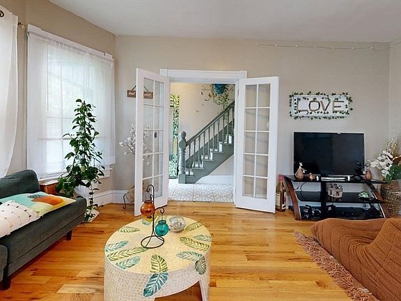3rd image of 48 Summer St