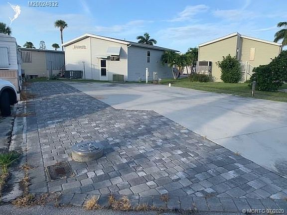 2nd image of 1383 Nettles Blvd