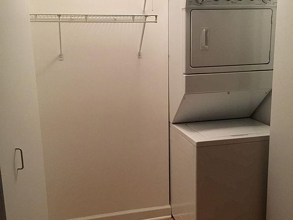 5th image of 2 E Erie St #1819