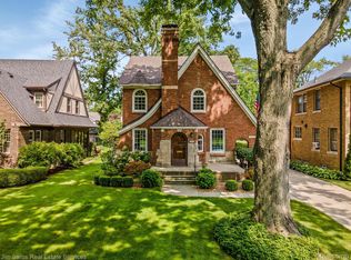 714 Washington Rd, Grosse Pointe, MI 48230