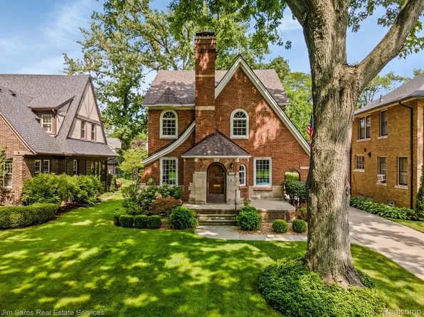 714 Washington Rd, Grosse Pointe, MI 48230