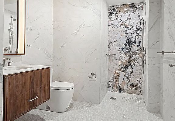 4th image of 115 E 55th St APT 11B