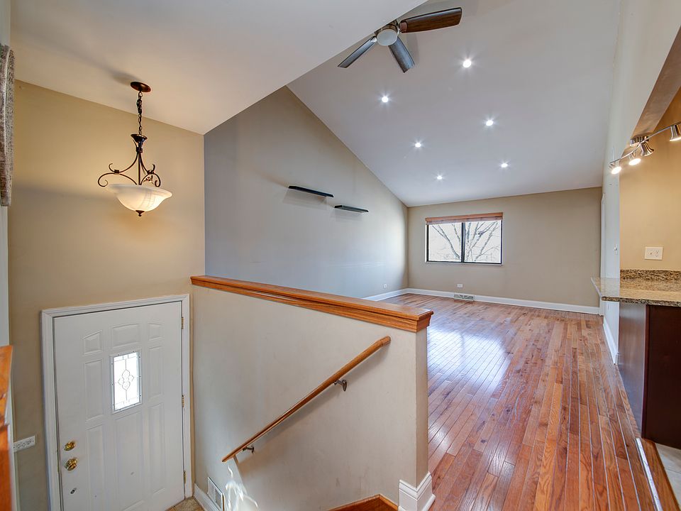 1st image of 3S261 Briarwood Dr #3B