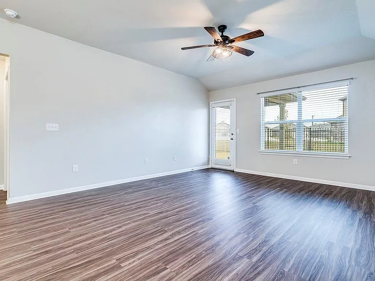 448 Dubina Ave — Photo 10