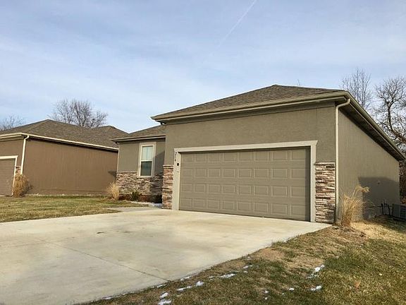 2nd image of 214 NE Katie Ct