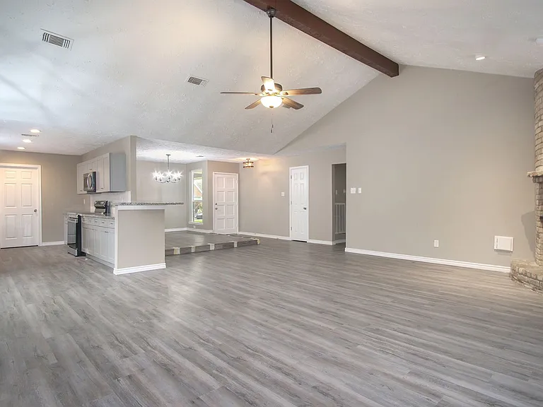 2410 Rolling Glen Dr — Photo 8